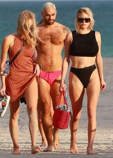 Caroline Vreeland feet photo thumbnail