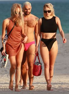 Caroline Vreeland feet photo thumbnail