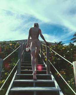 Caroline Vreeland feet photo thumbnail