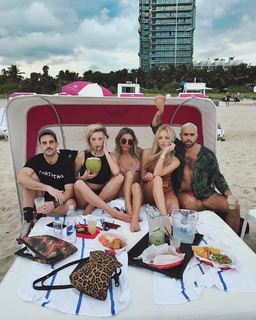 Caroline Vreeland feet photo thumbnail