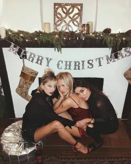 Caroline Vreeland feet photo thumbnail