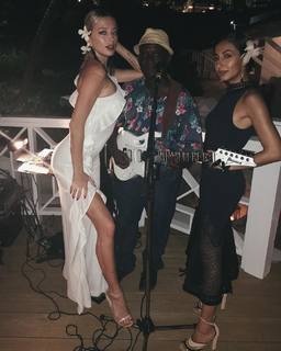 Caroline Vreeland feet photo thumbnail