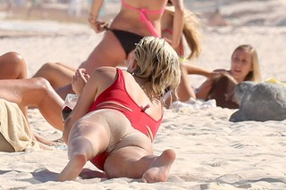 Caroline Vreeland feet photo thumbnail