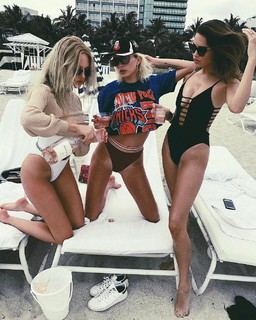 Caroline Vreeland feet photo thumbnail