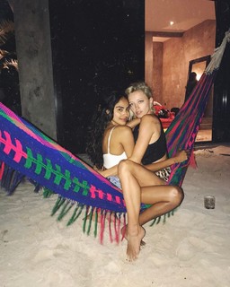 Caroline Vreeland feet photo thumbnail