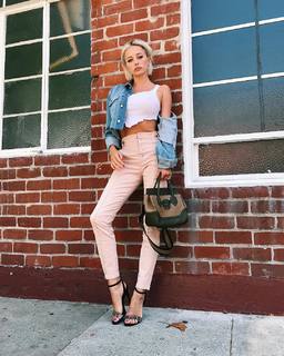 Caroline Vreeland feet photo thumbnail