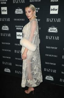 Caroline Vreeland feet photo thumbnail