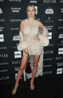 Caroline Vreeland feet photo thumbnail