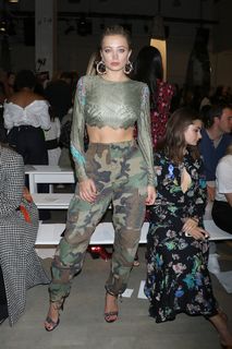 Caroline Vreeland feet photo thumbnail