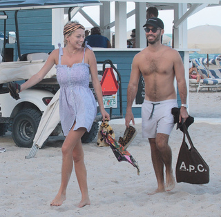 Caroline Vreeland feet photo thumbnail