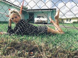 Caroline Vreeland feet photo thumbnail