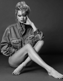 Caroline Vreeland feet photo thumbnail