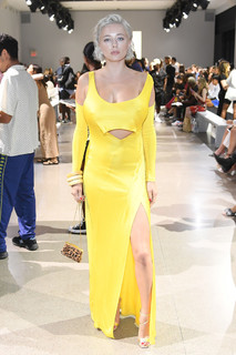 Caroline Vreeland feet photo thumbnail