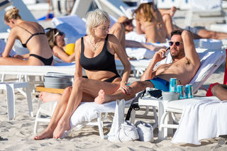 Caroline Vreeland feet photo thumbnail