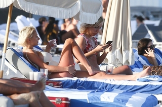 Caroline Vreeland feet photo thumbnail