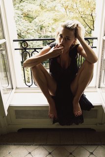 Caroline Vreeland feet photo thumbnail