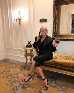 Caroline Vreeland feet photo thumbnail