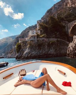 Caroline Vreeland feet photo thumbnail