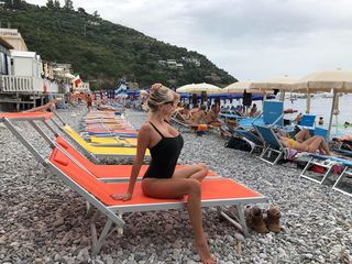 Caroline Vreeland feet photo thumbnail