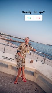 Caroline Vreeland feet photo thumbnail