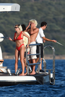 Caroline Vreeland feet photo thumbnail