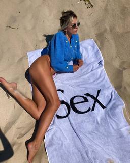 Caroline Vreeland feet photo thumbnail