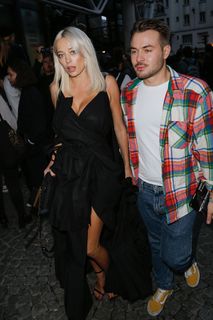 Caroline Vreeland feet photo thumbnail