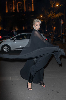 Caroline Vreeland feet photo thumbnail