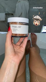 Caroline Vreeland feet photo thumbnail