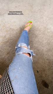 Caroline Vreeland feet photo thumbnail