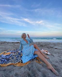 Caroline Vreeland feet photo thumbnail