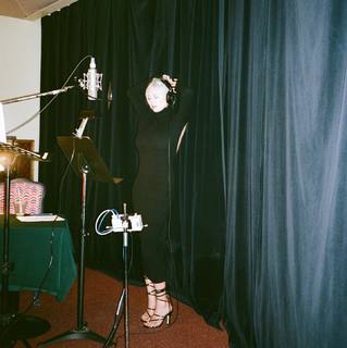 Caroline Vreeland feet photo thumbnail