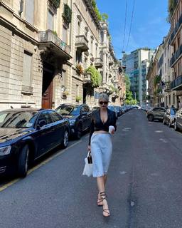 Caroline Vreeland feet photo thumbnail