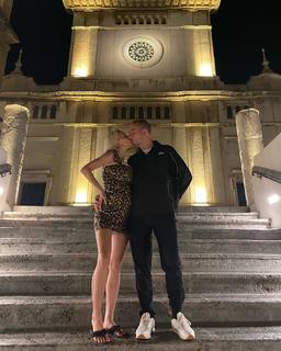 Caroline Vreeland feet photo thumbnail