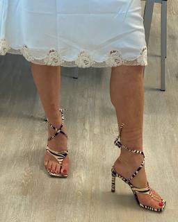 Caroline Vreeland feet photo thumbnail