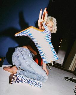 Caroline Vreeland feet photo thumbnail