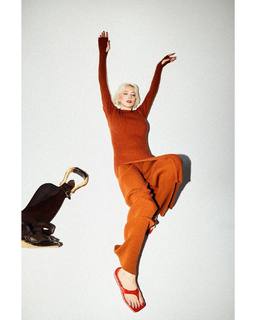 Caroline Vreeland feet photo thumbnail