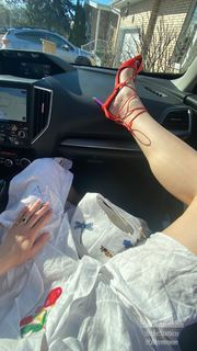 Caroline Vreeland feet photo thumbnail