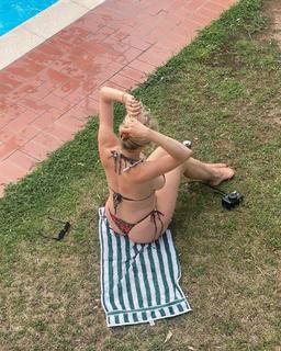 Caroline Vreeland feet photo thumbnail