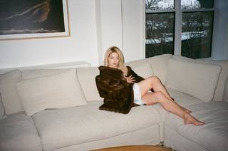 Caroline Vreeland feet photo thumbnail