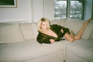 Caroline Vreeland feet photo thumbnail