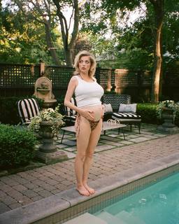 Caroline Vreeland feet photo thumbnail