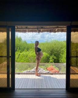 Caroline Vreeland feet photo thumbnail