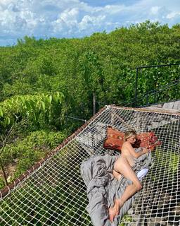 Caroline Vreeland feet photo thumbnail