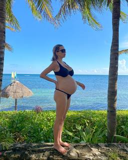 Caroline Vreeland feet photo thumbnail