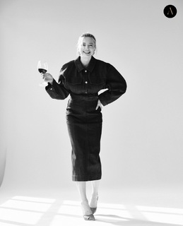 Caroline Vreeland feet photo thumbnail