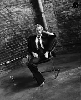 Caroline Vreeland feet photo thumbnail