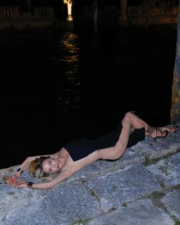 Caroline Vreeland feet photo thumbnail