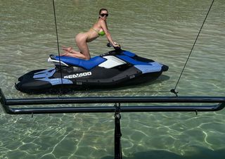 Caroline Vreeland feet photo thumbnail