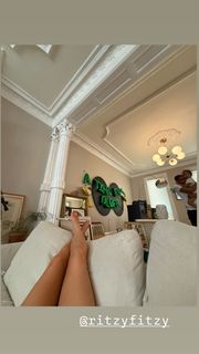 Caroline Vreeland feet photo thumbnail